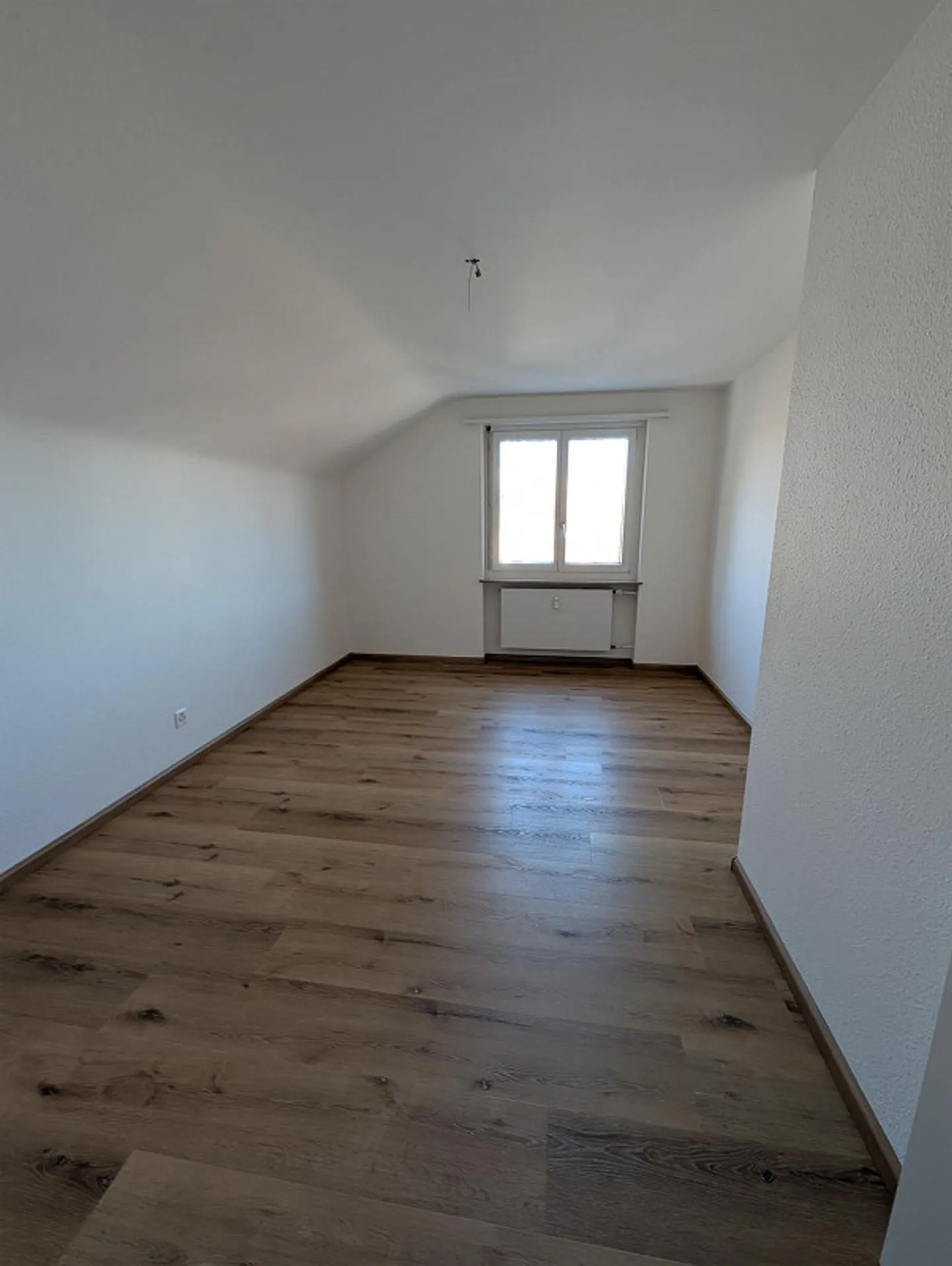 Partially renovated 2.5-room attic apartment - Photo 6 of 8
