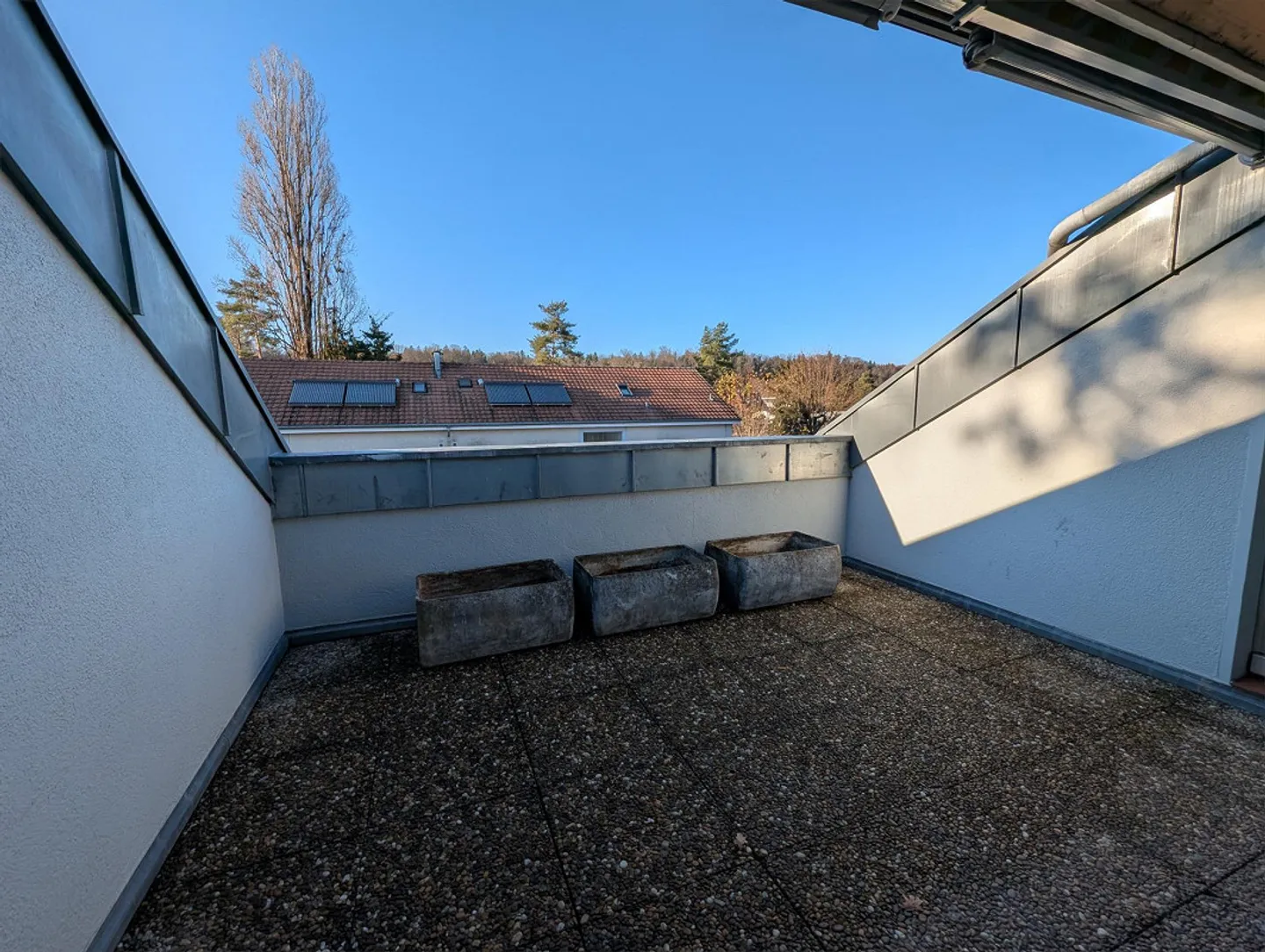 Partially renovated 2.5-room attic apartment - Photo 7 of 8