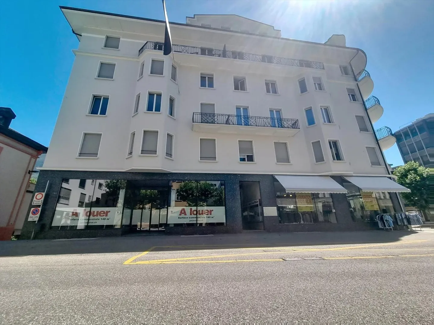 In affitto: spazio commerciale di 163 m² nel cuore di Sierre - Foto 1 di 9