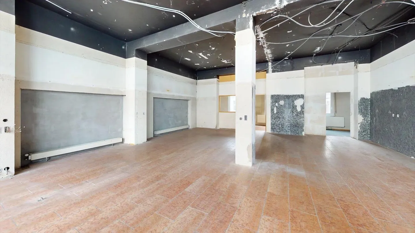 In affitto: spazio commerciale di 163 m² nel cuore di Sierre - Foto 3 di 9