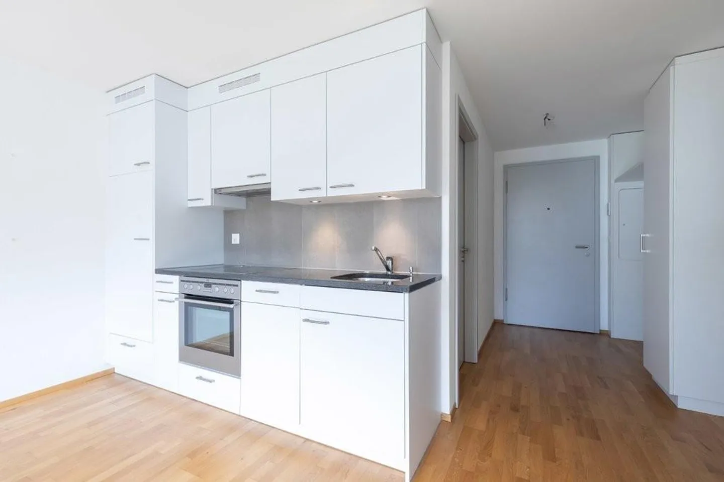 Central and yet quiet - Photo 4 of 7