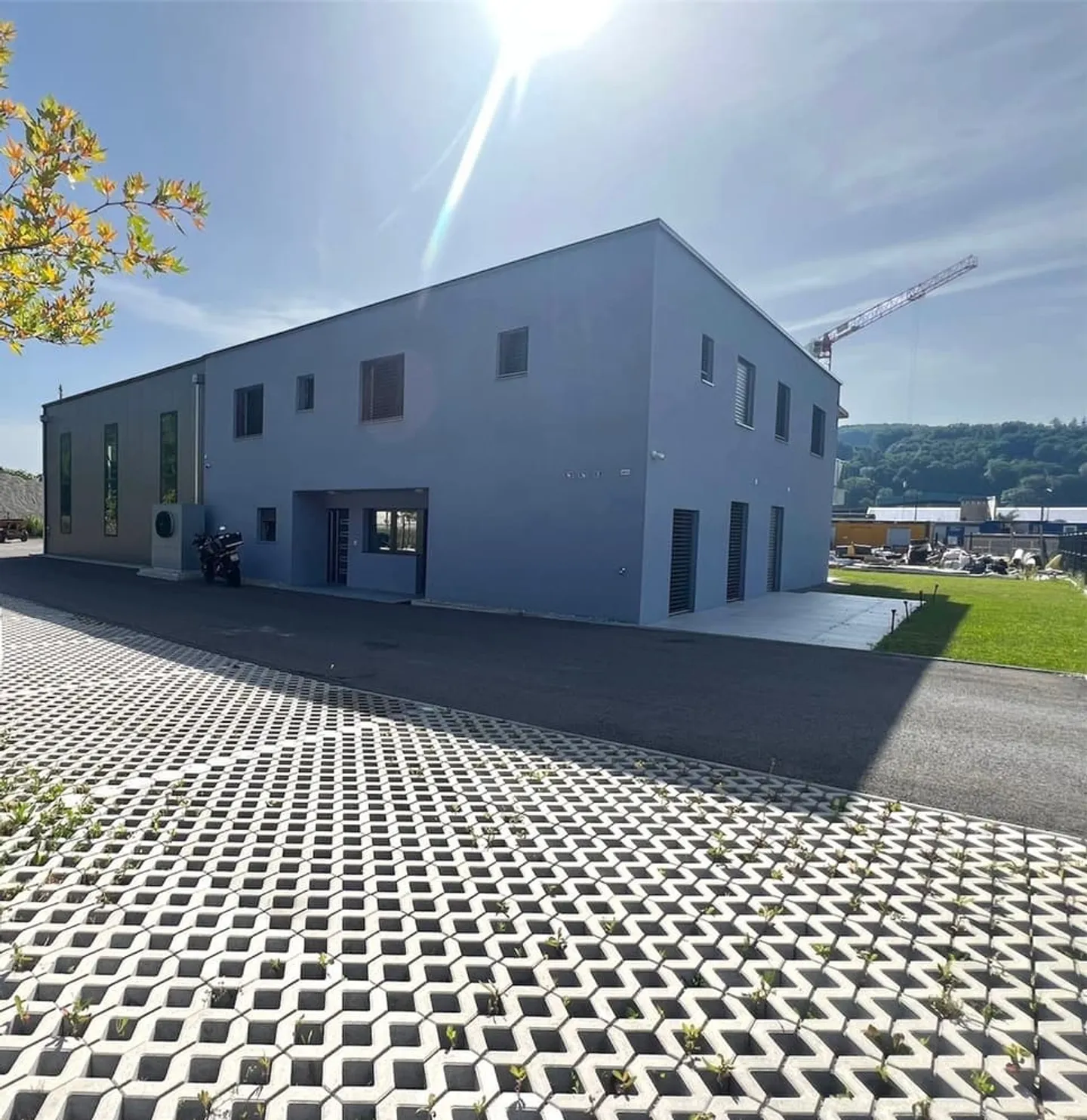 Opportunità di investimento rara a Lucens - Edificio industriale con abitazione - Foto 2 di 5