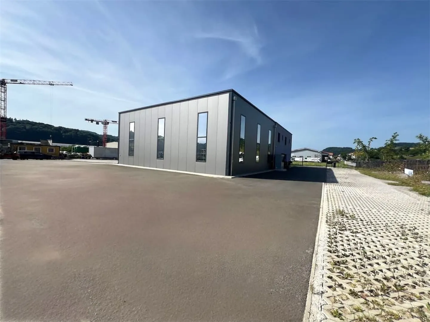 Opportunità di investimento rara a Lucens - Edificio industriale con abitazione - Foto 3 di 5