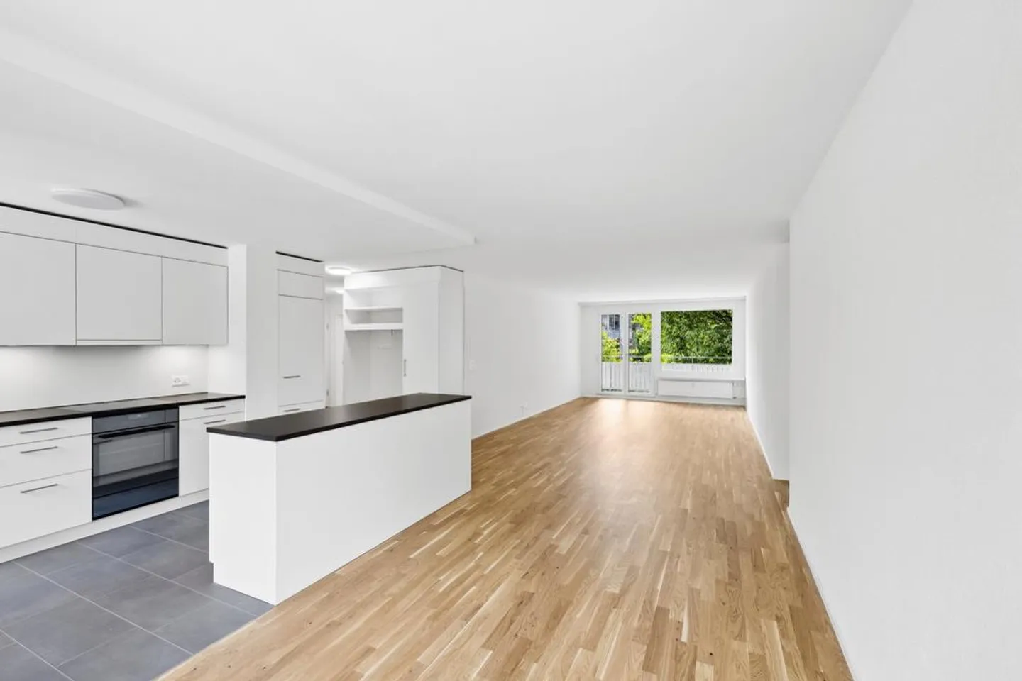 Appartement moderne de 5,5 pièces dans un emplacement central - Photo 3 sur 9