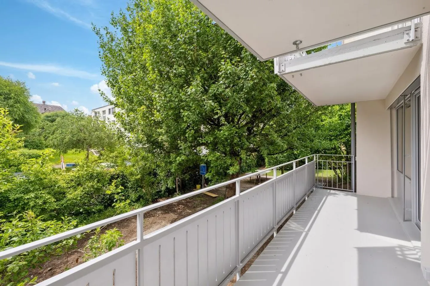 Appartement moderne de 5,5 pièces dans un emplacement central - Photo 4 sur 9