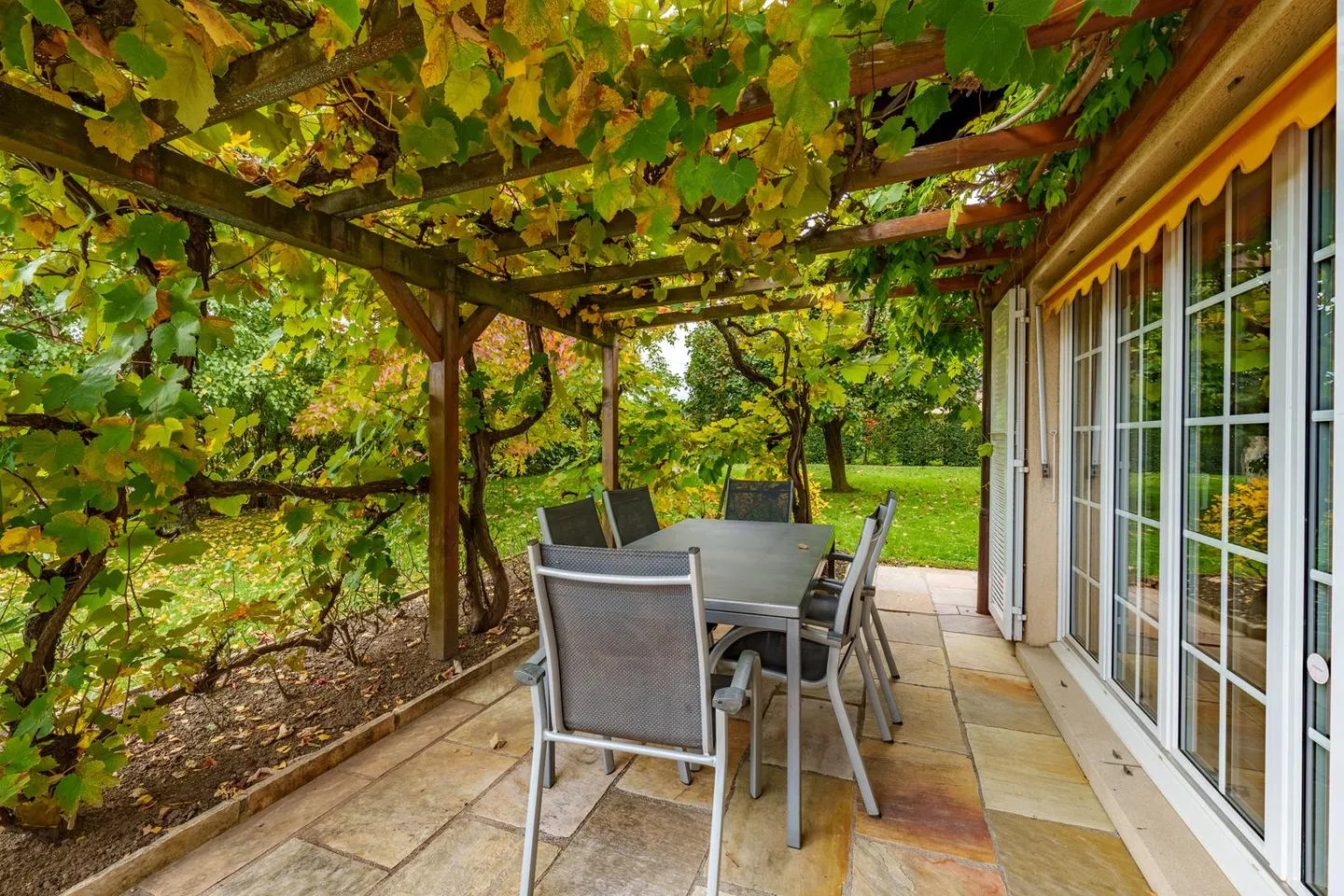 Detached villa in a green environment in Nyon - Photo 10 of 11