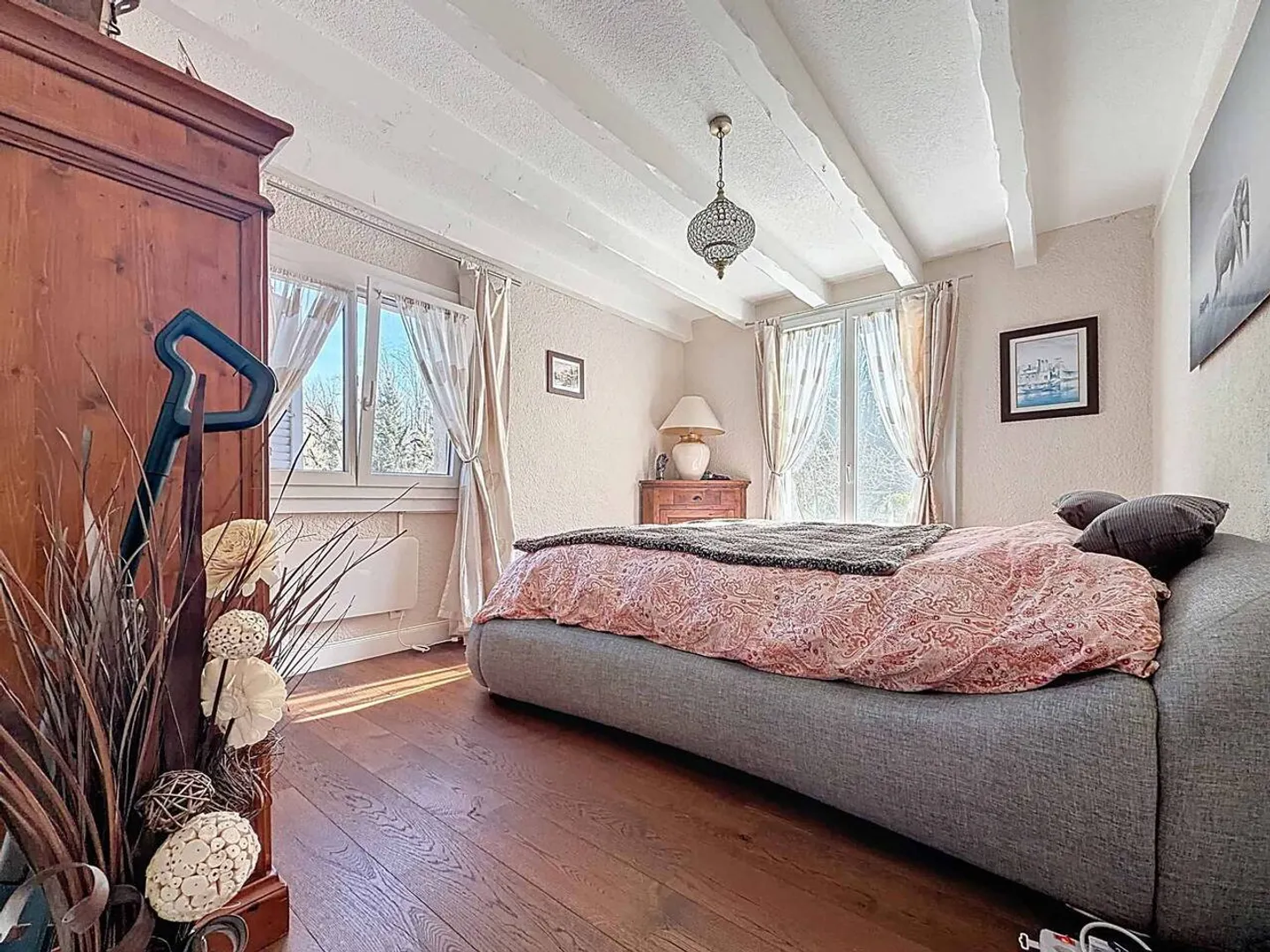 Villa con 8 camere, appartamento separato e piscina all'aperto - Foto 4 di 12