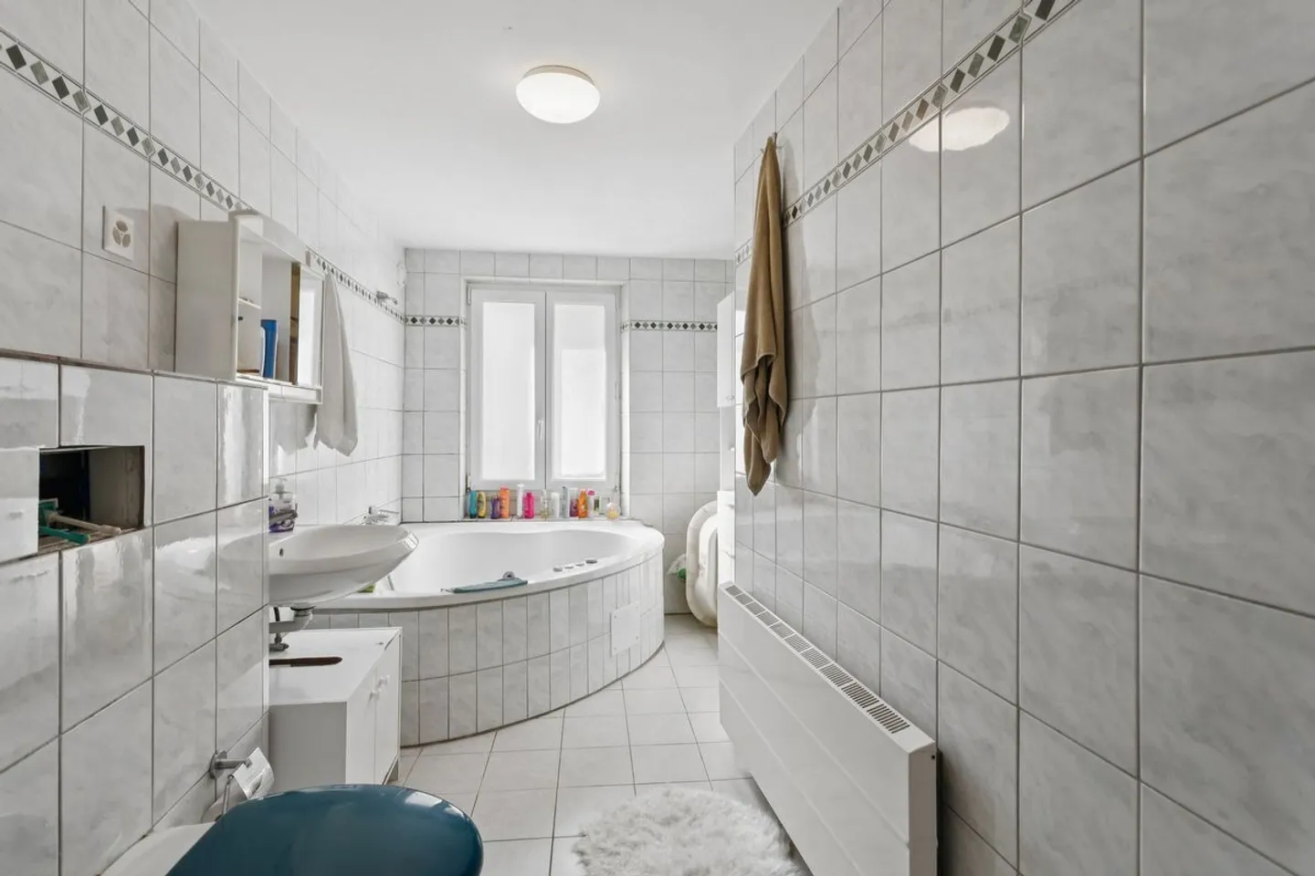 Ampio appartamento di 5,5 locali con terrazza di 60 m2 a Lucens - Foto 4 di 7