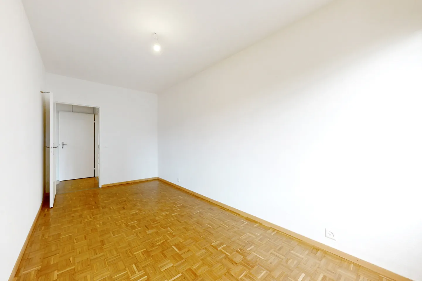 Beautiful apartment ideally located near the city center - Photo 6 of 8