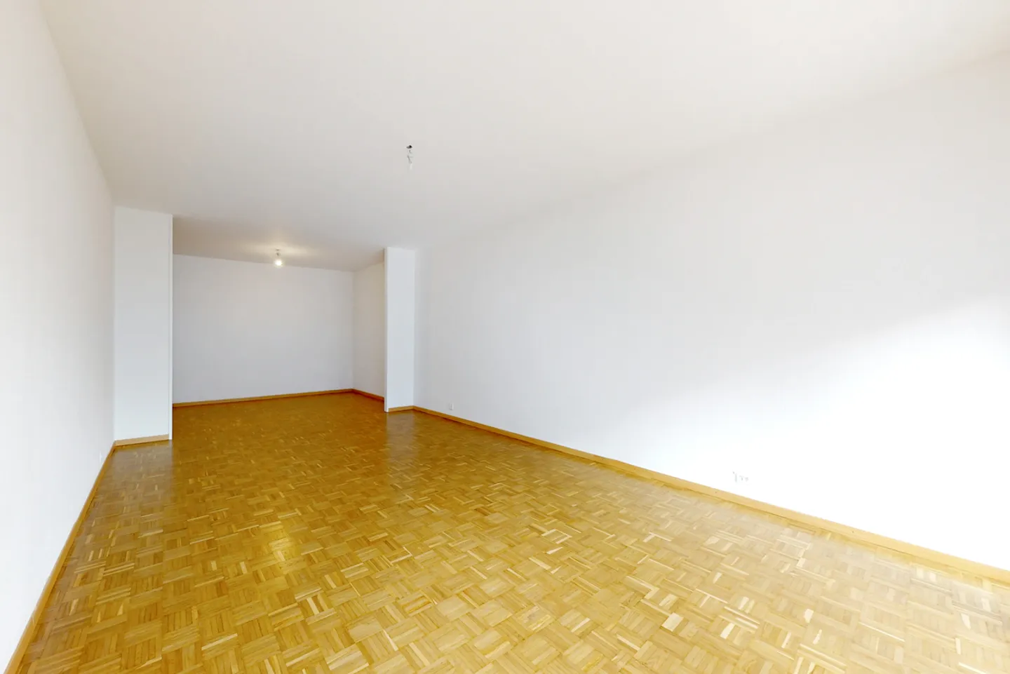 Beautiful apartment ideally located near the city center - Photo 4 of 8