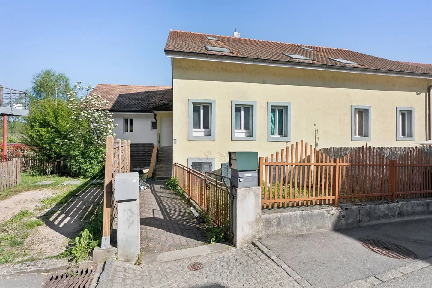 Ampio appartamento di 5,5 locali con terrazza di 60 m2 a Lucens - Foto 6 di 7