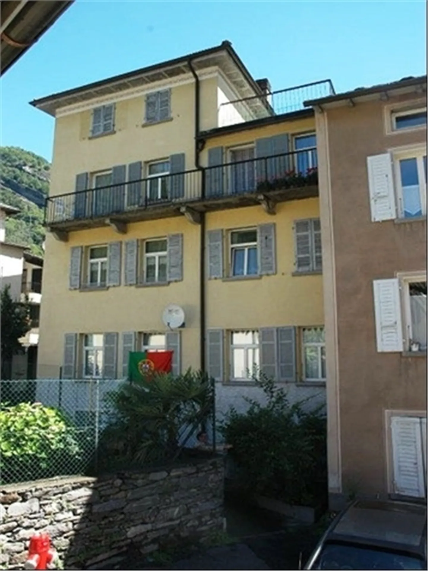 Residential building for sale - Photo 1 of 9