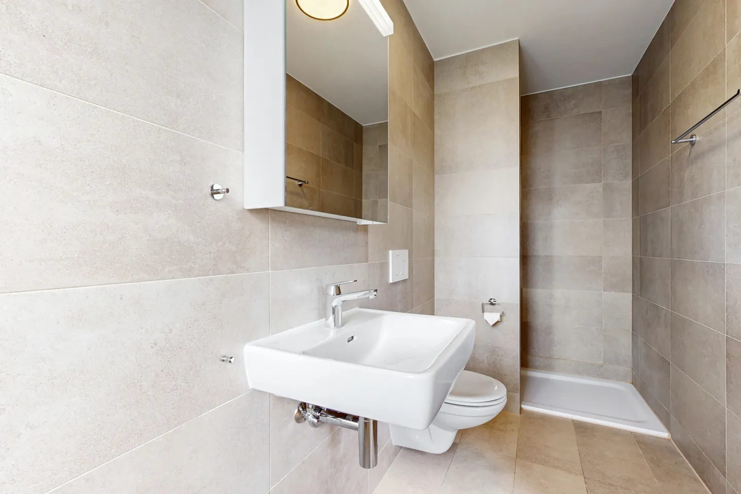 Spacious accommodation! - Photo 8 of 10