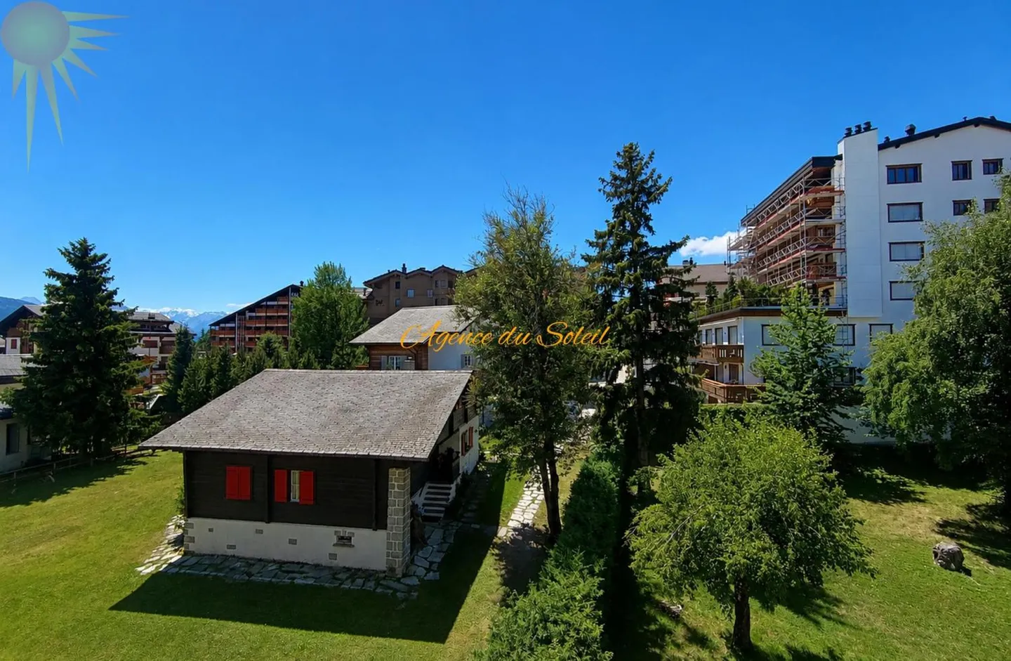 In the heart of Crans, spacious east-west facing 2.5 room apartment - Photo 6 of 13