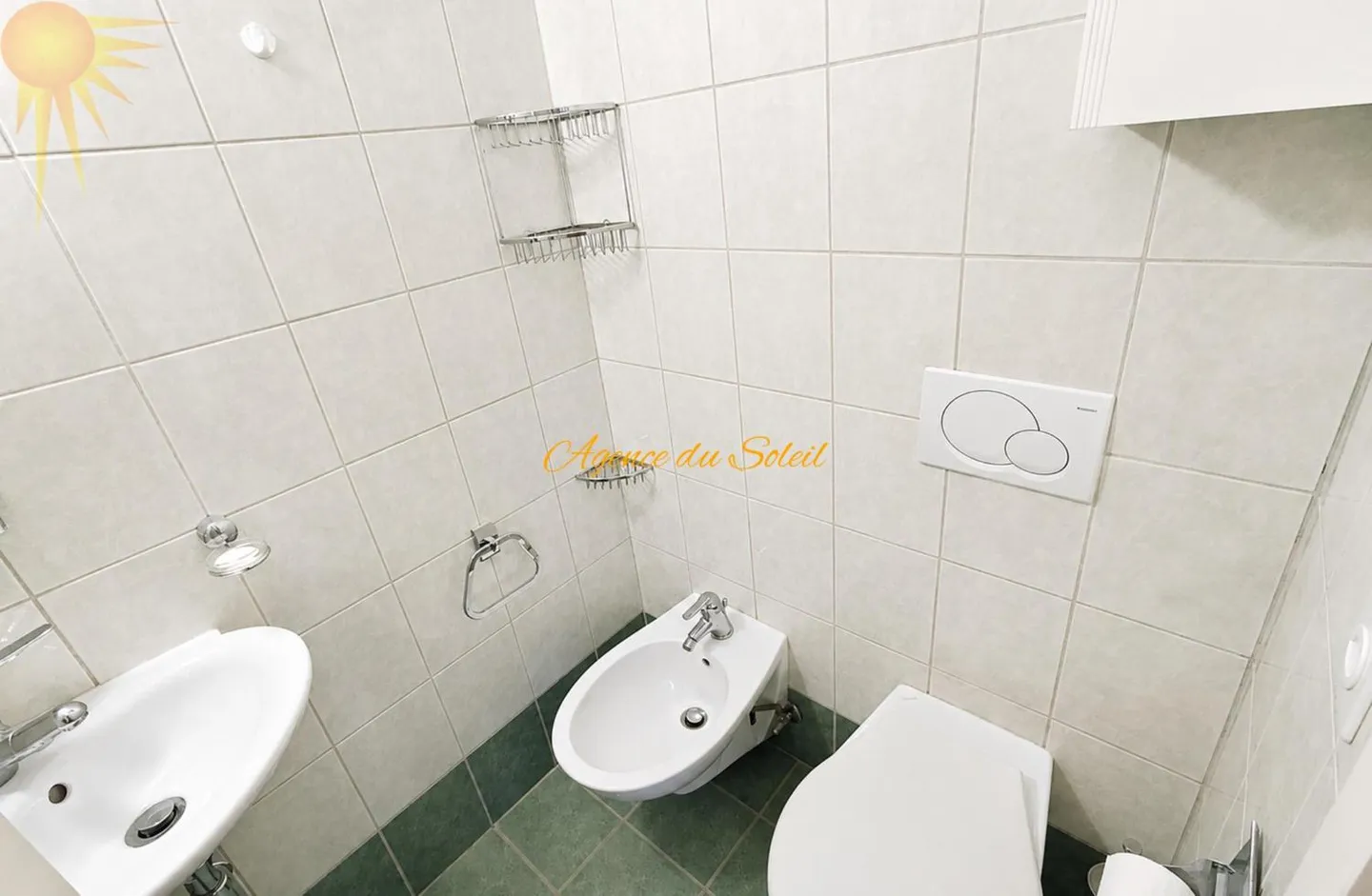 In the heart of Crans, spacious east-west facing 2.5 room apartment - Photo 13 of 13