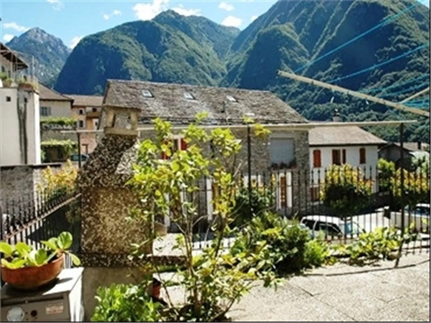 Residential building for sale - Photo 3 of 9