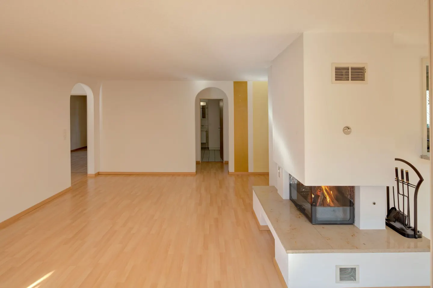 Ampio appartamento di 4,5 stanze in un quartiere residenziale adatto alle famiglie - Foto 2 di 11