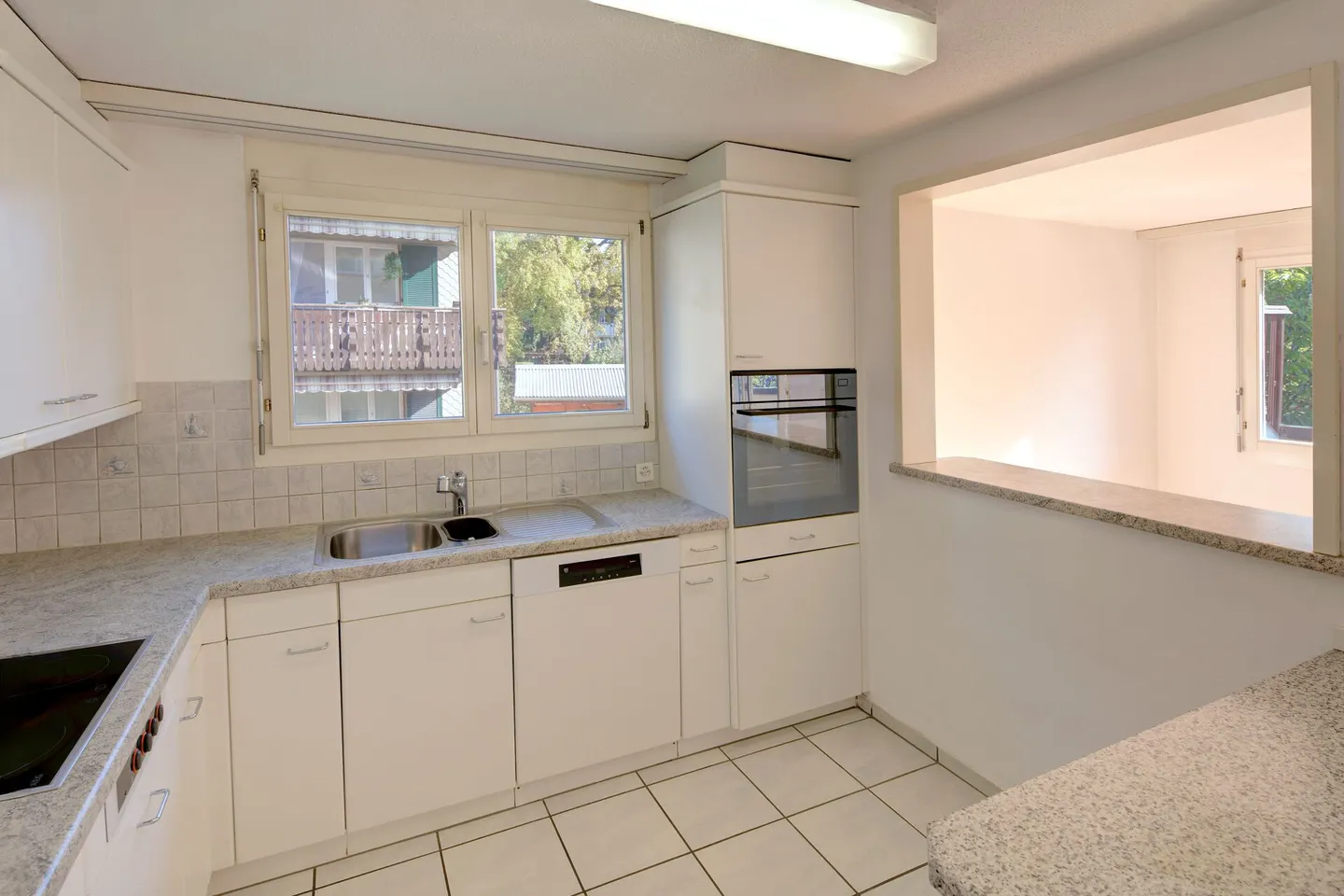 Ampio appartamento di 4,5 stanze in un quartiere residenziale adatto alle famiglie - Foto 4 di 11