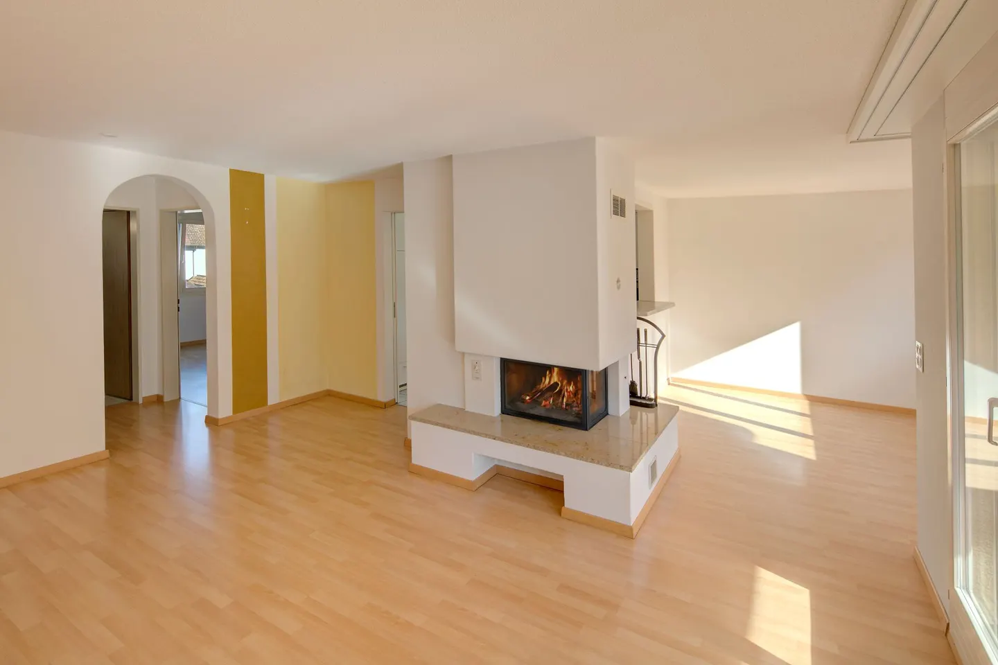 Ampio appartamento di 4,5 stanze in un quartiere residenziale adatto alle famiglie - Foto 1 di 11
