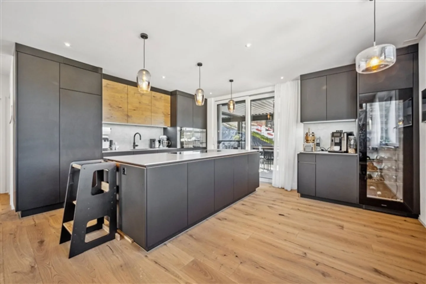 Casa unifamiliare esclusiva in posizione elevata - vivere modernamente in un ambiente naturale - Foto 3 di 13