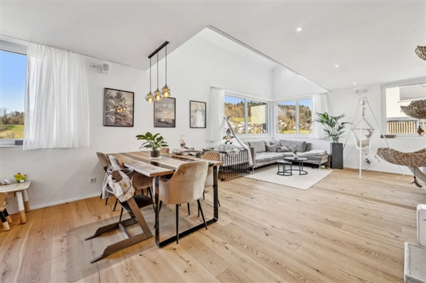 Casa unifamiliare esclusiva in posizione elevata - vivere modernamente in un ambiente naturale - Foto 4 di 13