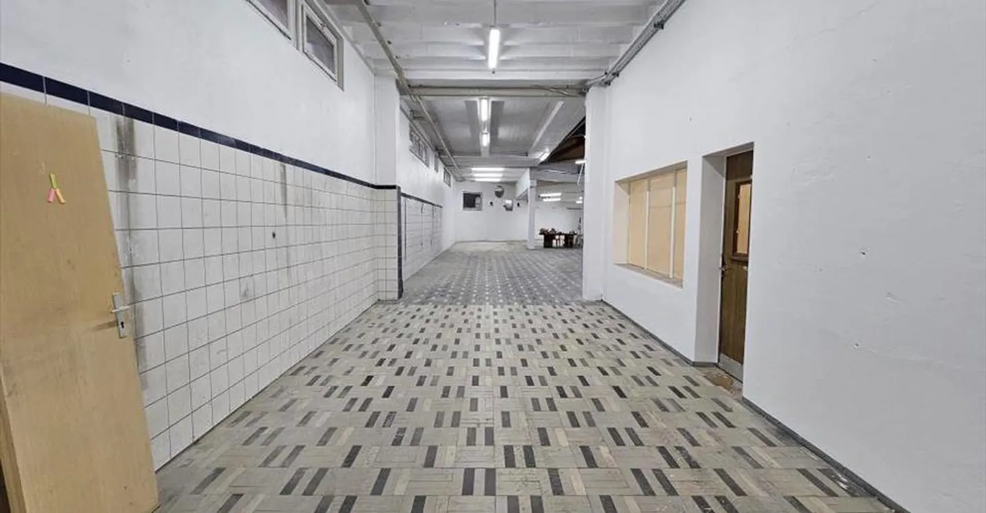 Mischgenutztes Gebäude mieten - Foto 1 von 8