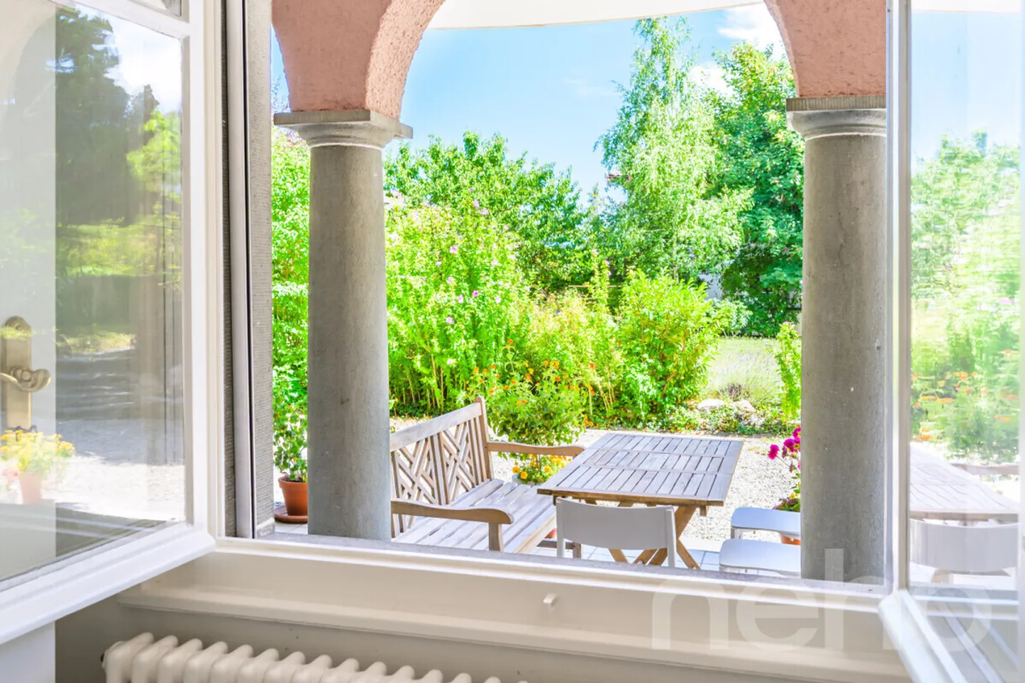 Elegant character apartment with garden in the center of Lausanne - Photo 1 of 12