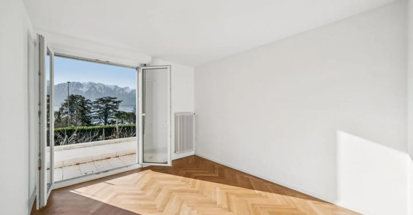 In einem Einfamilienhaus, 4 1/2 Zimmer mit Terrasse und privatem Garten - Foto 6 von 12