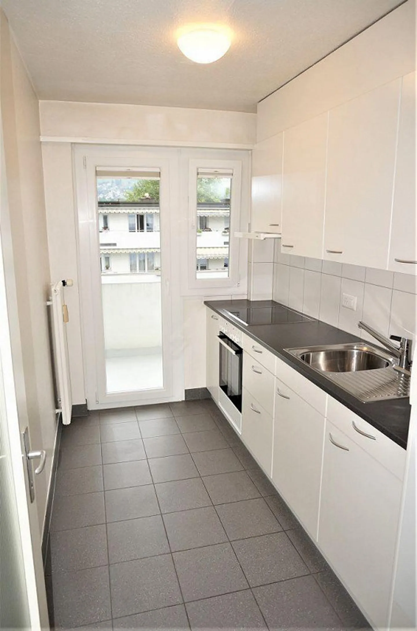 Centrally Located 2-Room Apartment in Thun! - Photo 4 of 9