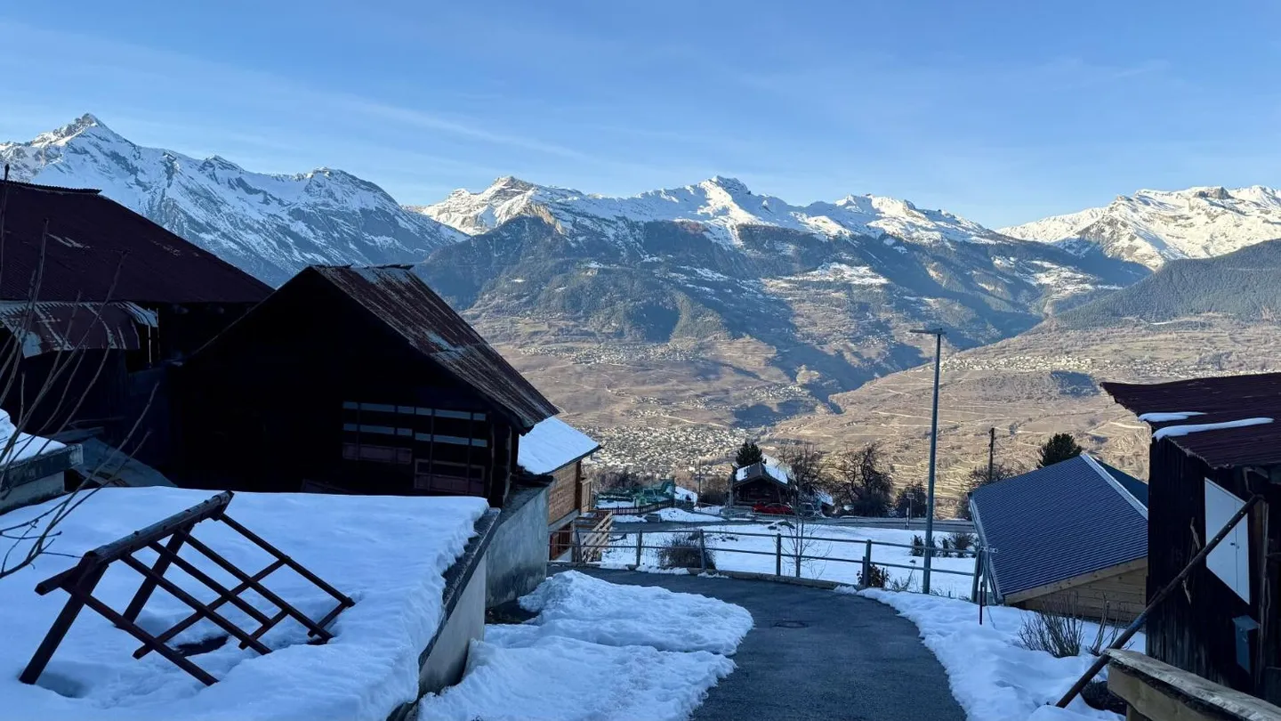 Exklusivität - Wohnung zu renovieren - Großes Potenzial im Herzen des Dorfes - Foto 2 von 12