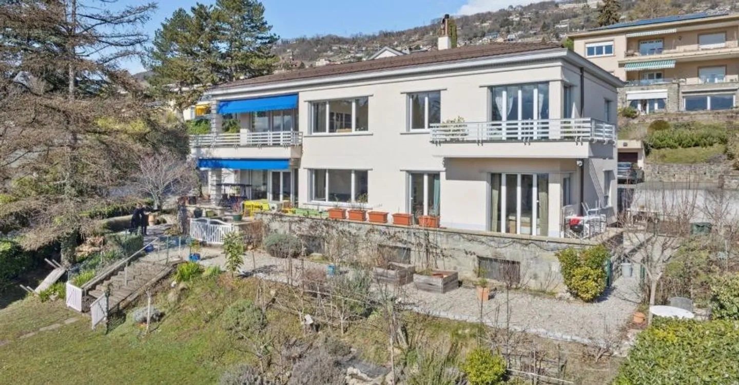 In einem Einfamilienhaus, 4 1/2 Zimmer mit Terrasse und privatem Garten - Foto 10 von 12