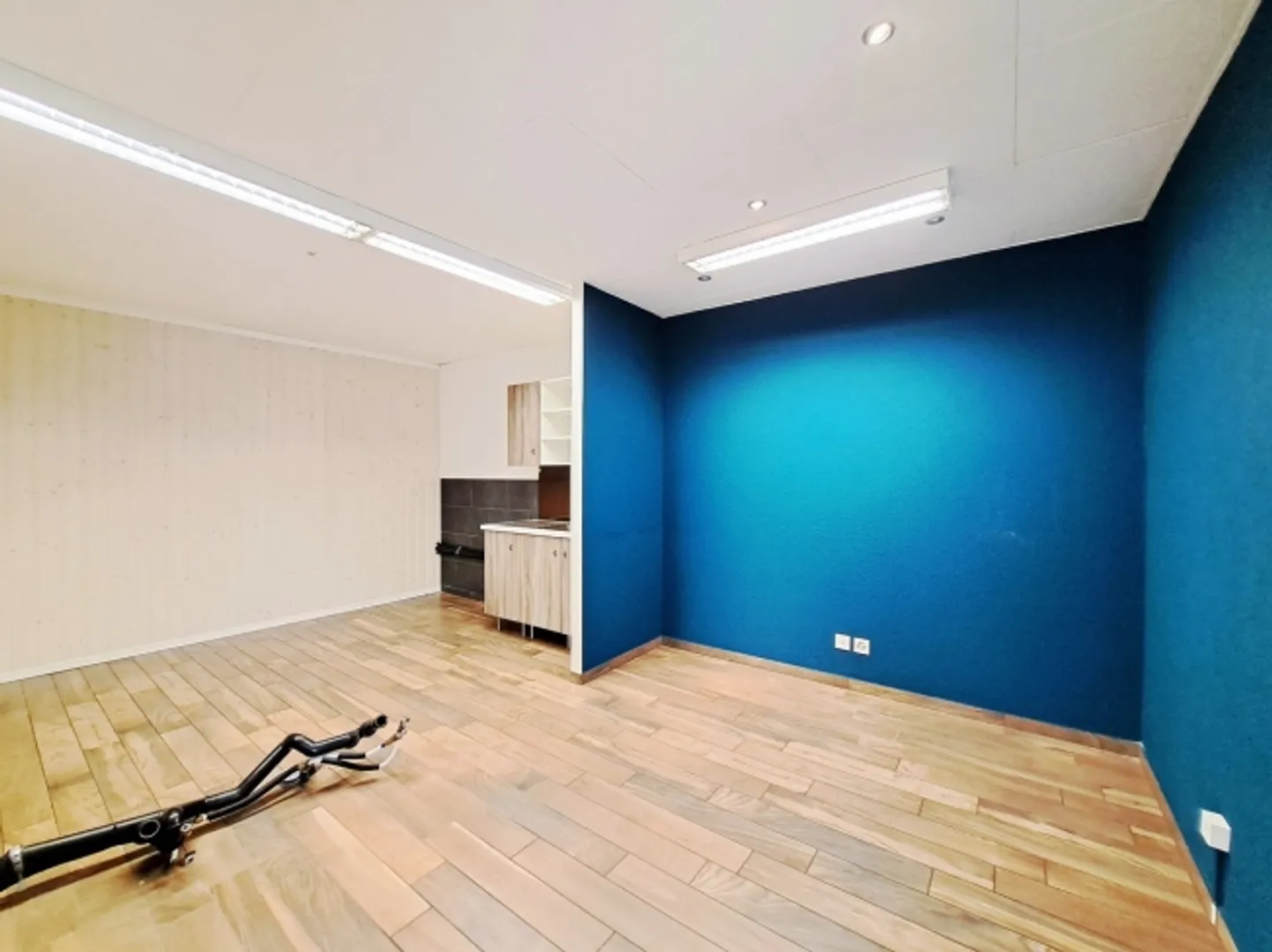 "ROGER-DE-GUIMPS 5, COMMERCIAL SPACES IN THE CITY CENTER" - Photo 4 of 13