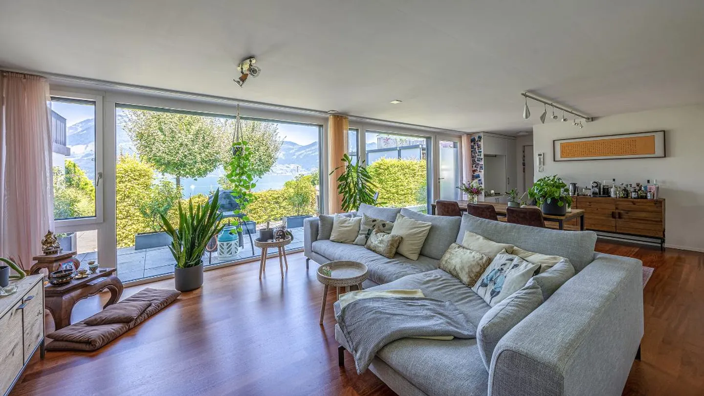 Studio with lake view and outdoor seating area for sale in Beckenried - Photo 1 of 5