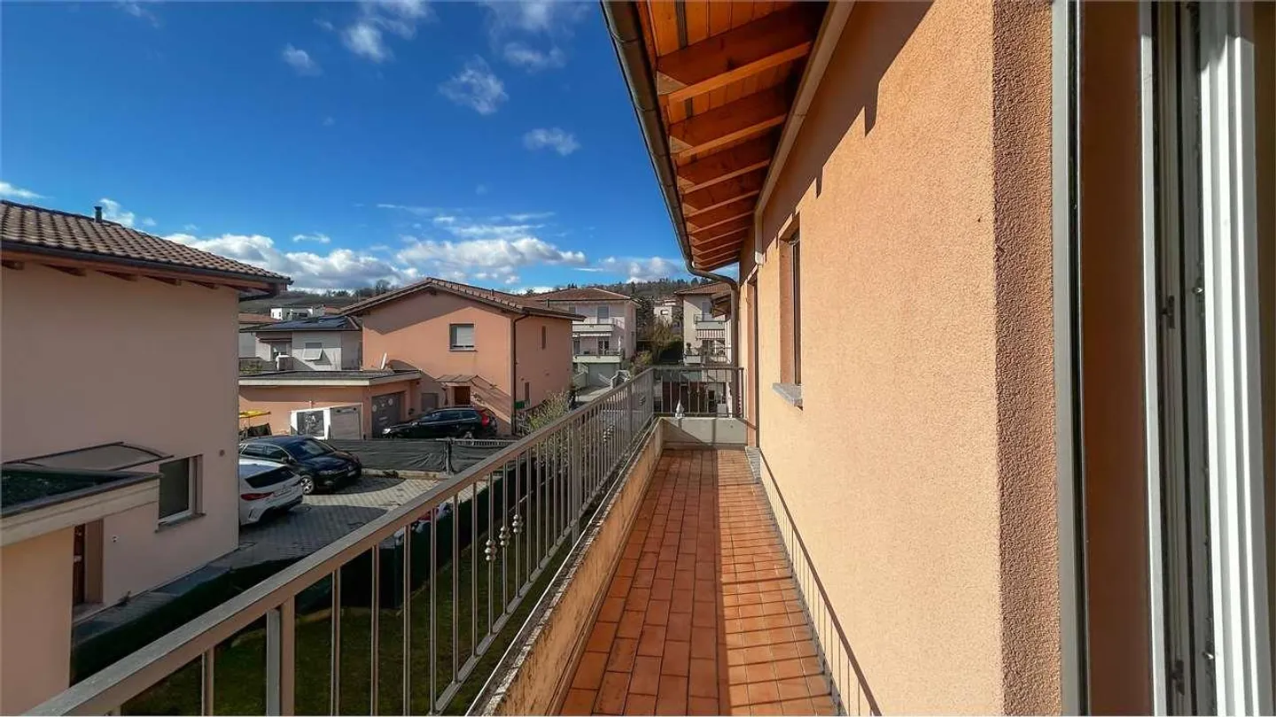 STABIO: EINZELHAUS MIT GARTEN UND GERÄUMIGEN BEREICHEN - Foto 11 von 13