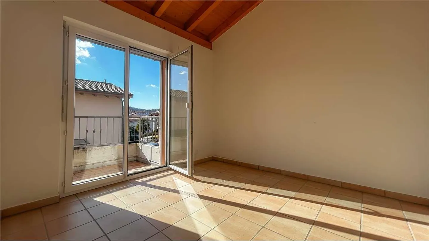 STABIO: EINZELHAUS MIT GARTEN UND GERÄUMIGEN BEREICHEN - Foto 7 von 13