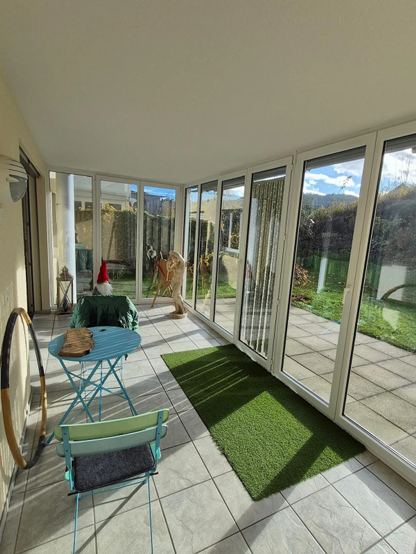 4.5 Locali, 103 m2, piano terra con giardino d'inverno e area salotto in giardino - Foto 5 di 7