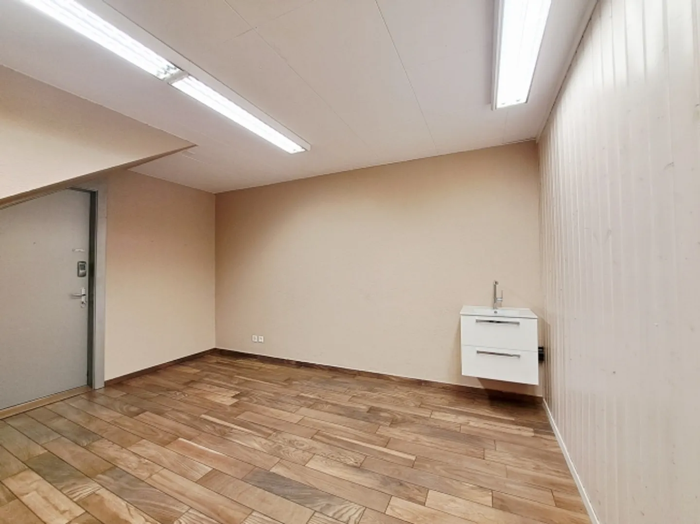 "ROGER-DE-GUIMPS 5, COMMERCIAL SPACES IN THE CITY CENTER" - Photo 6 of 13