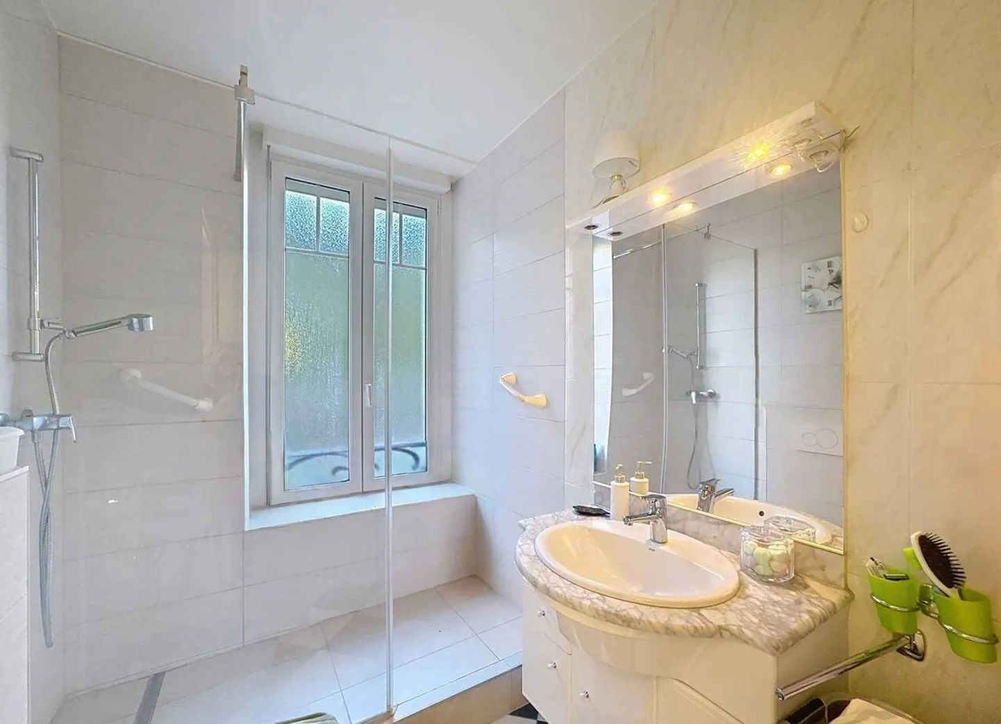 4.5 rooms with character and large balcony - Photo 11 of 13