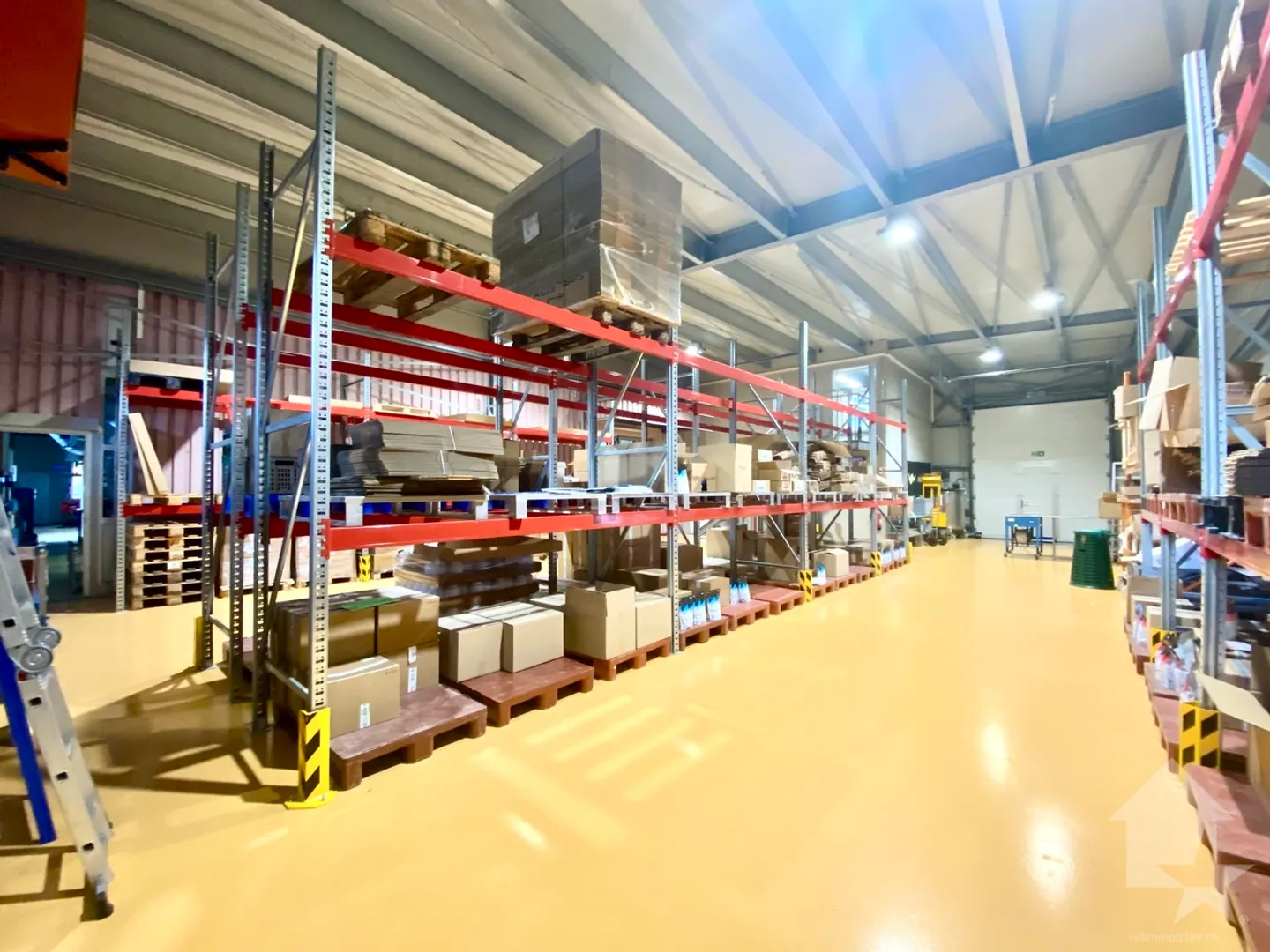 Industrial hall of 5031 m3 + 31 box garages between Sion and Sierre - Photo 3 of 26