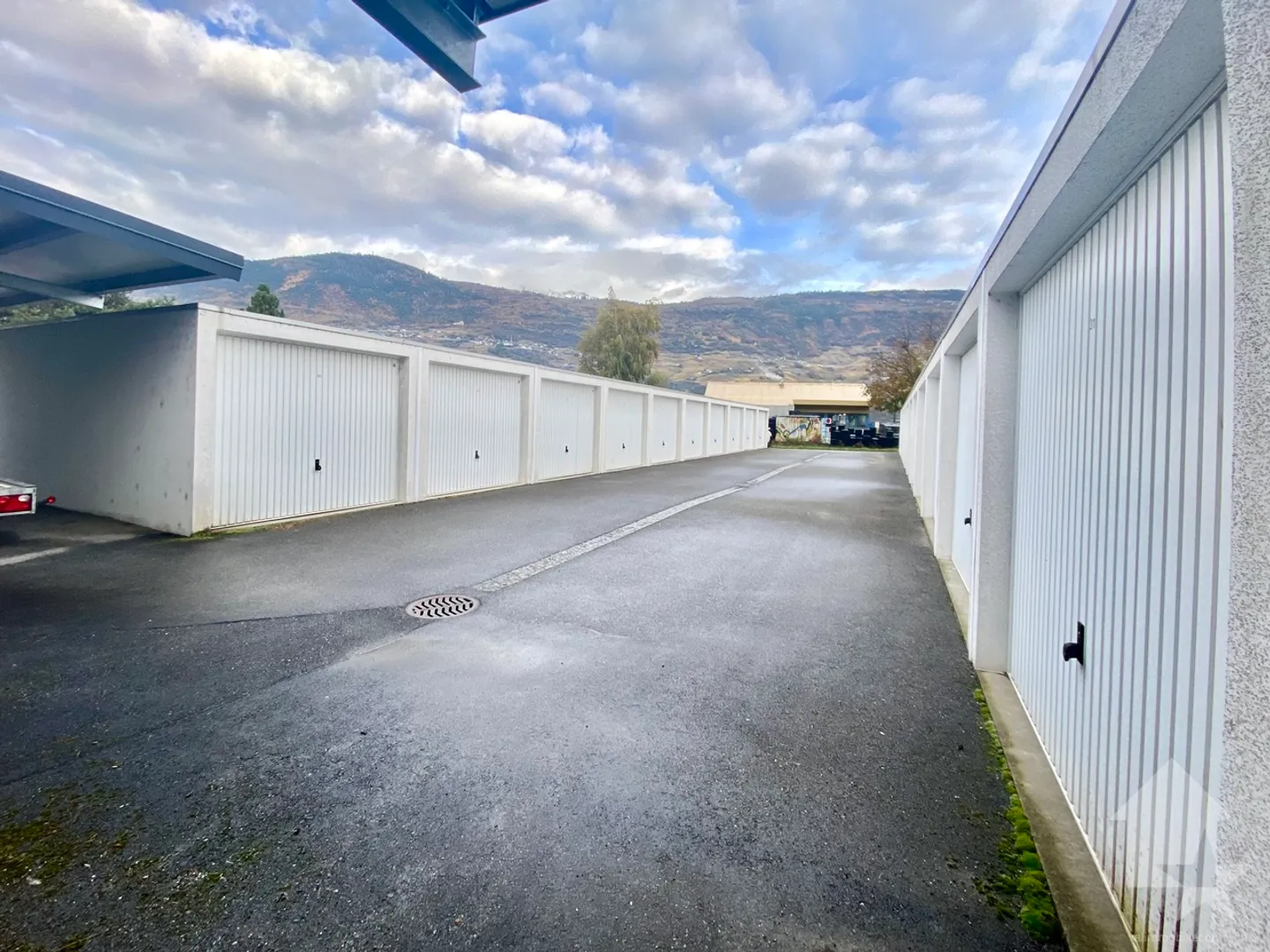 Industrial hall of 5031 m3 + 31 box garages between Sion and Sierre - Photo 14 of 26