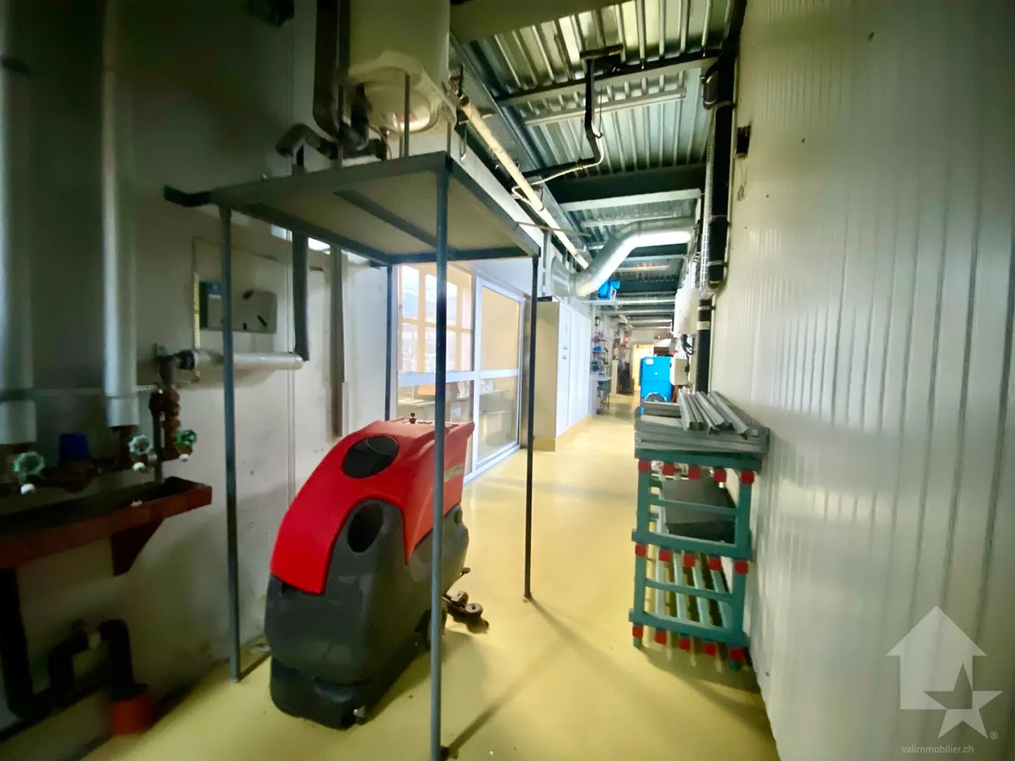 Industrial hall of 5031 m3 + 31 box garages between Sion and Sierre - Photo 19 of 26