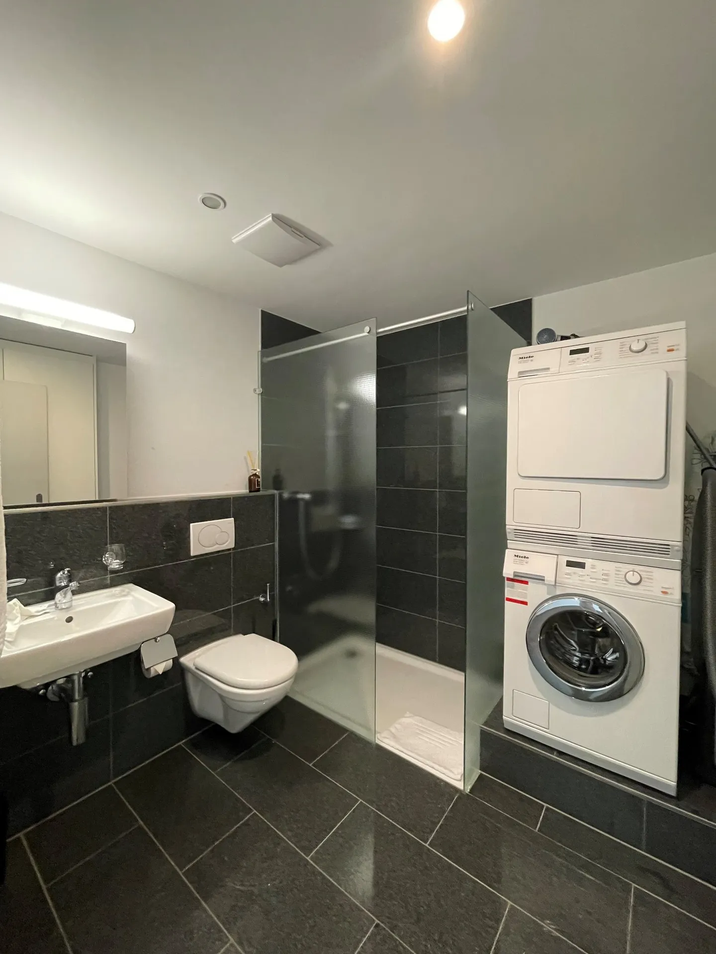 Wohnen wie im Hotel - vollausgestattete 3,5-Zimmer-Wohnung im Service-Wohnpark Freihofmatte - Photo 6 of 14