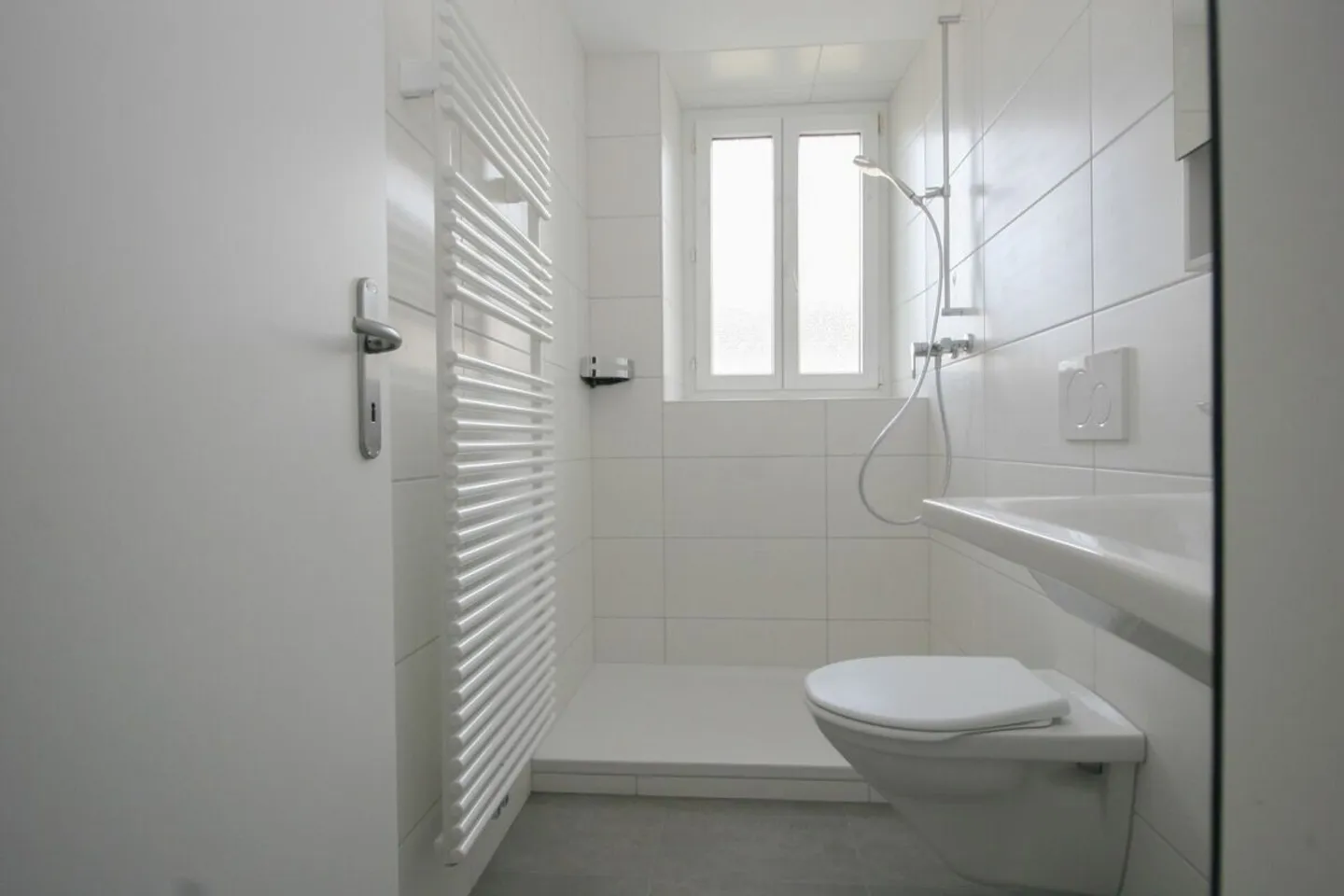 Magnifique appartement de 3 pièces au rez-de-chaussée - Photo 2 sur 13