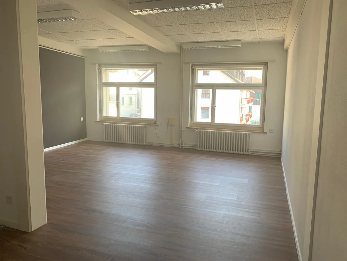 Spazio commerciale attraente in una posizione centrale a Rüti - Foto 2 di 3