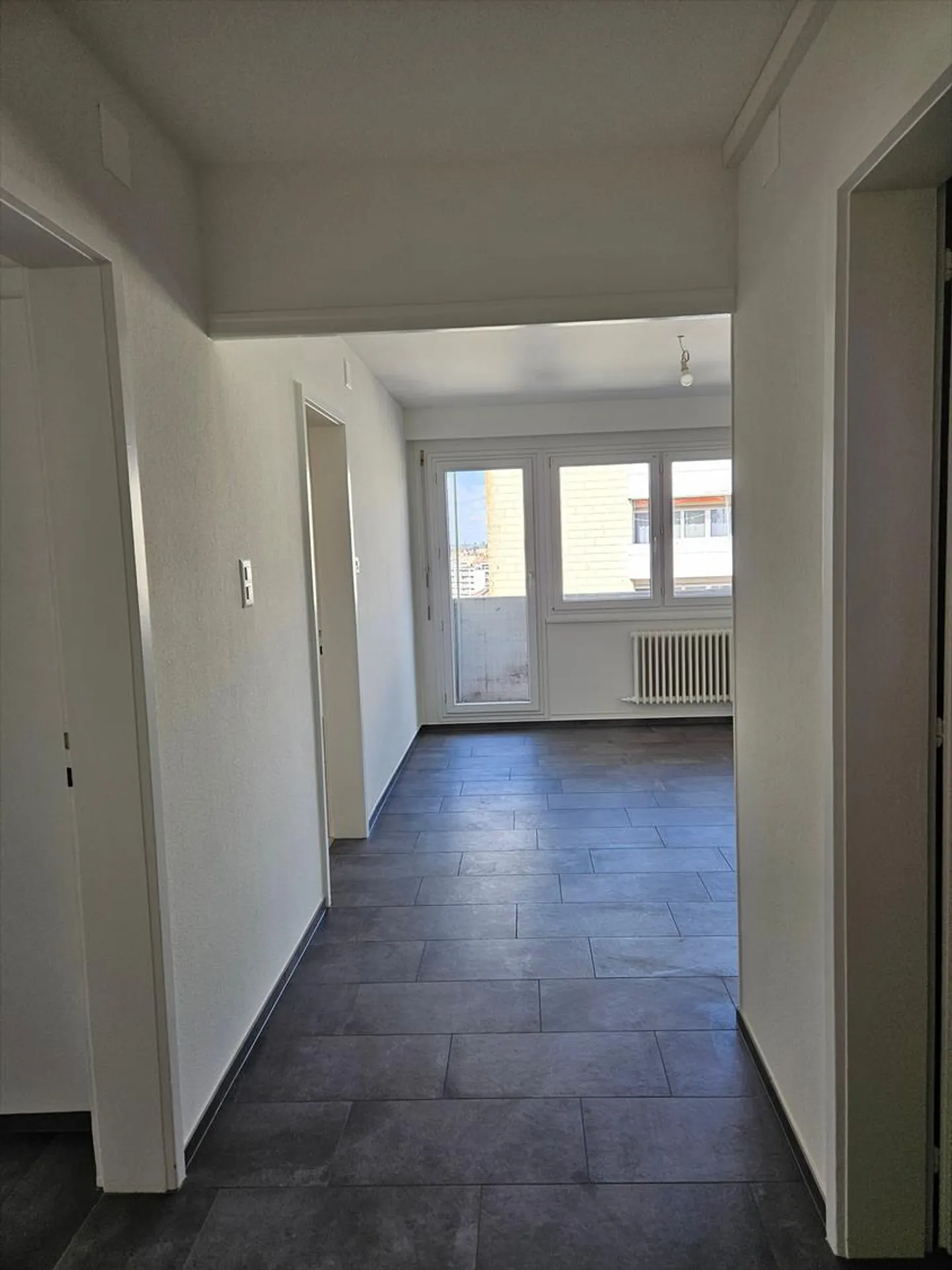Appartamento ristrutturato di 4 locali al 7° piano n°47 - Foto 3 di 10