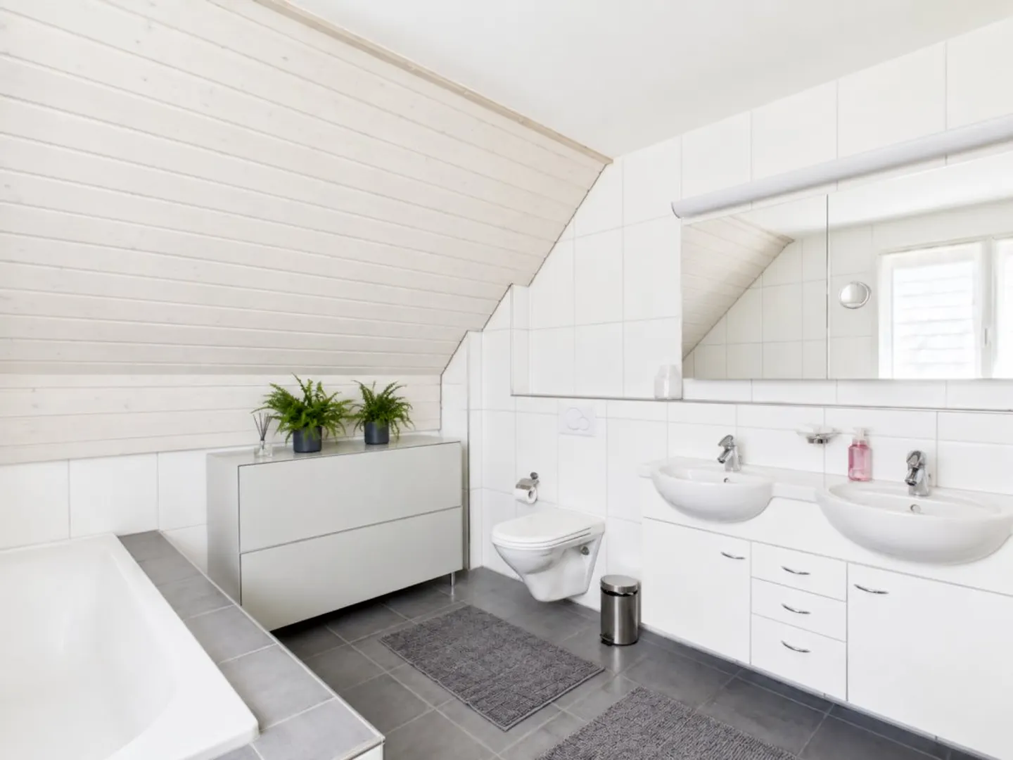 Spacious Family Home in Mönchaltorf - Photo 7 of 8
