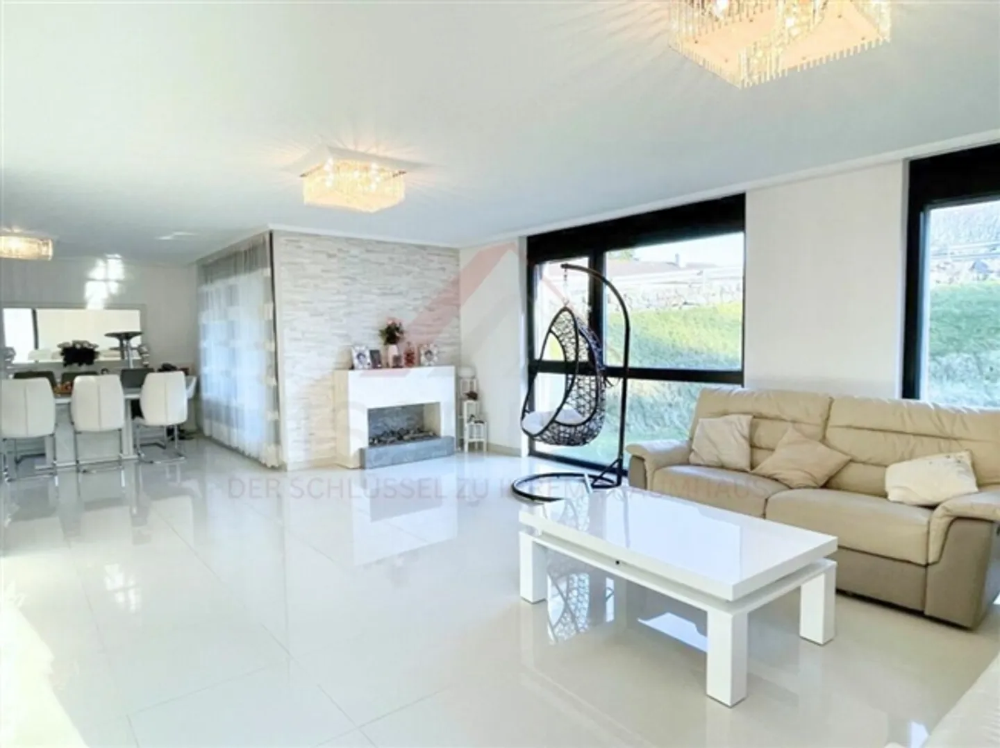 Vivere Confortevole - Ampio Appartamento di 4.5 Stanze con Grande Balcone e Ascensore, Ideale per Famiglie e Anziani - Foto 1 di 14