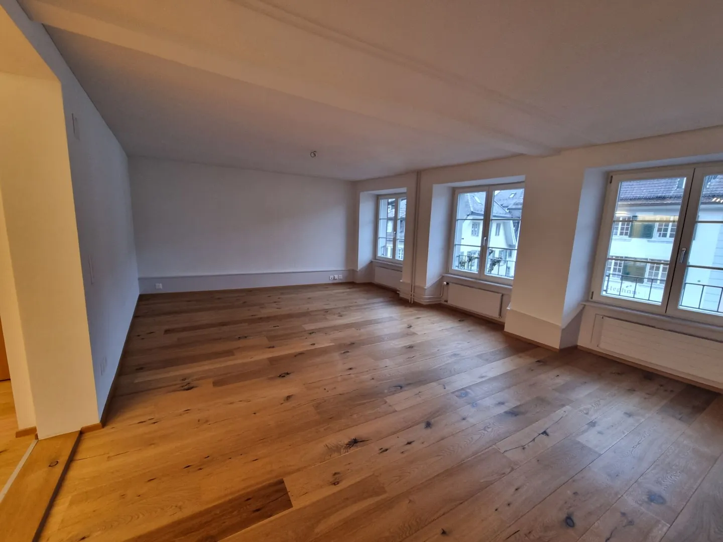 Beautiful apartment with a view of the cemetery square - Photo 1 of 5