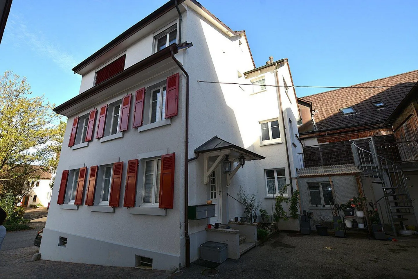 Maison individuelle indépendante avec bâtiment économique dans la zone centrale d'Ettingen - Photo 1 sur 13