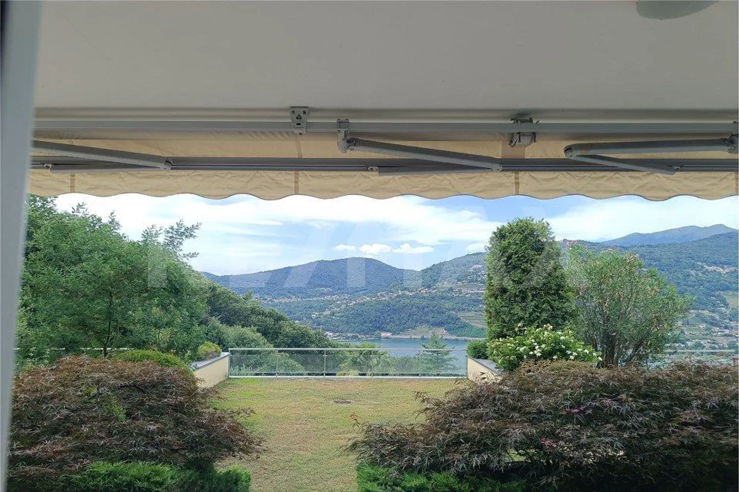 Appartamento di lusso sul lago - Foto 11 di 13